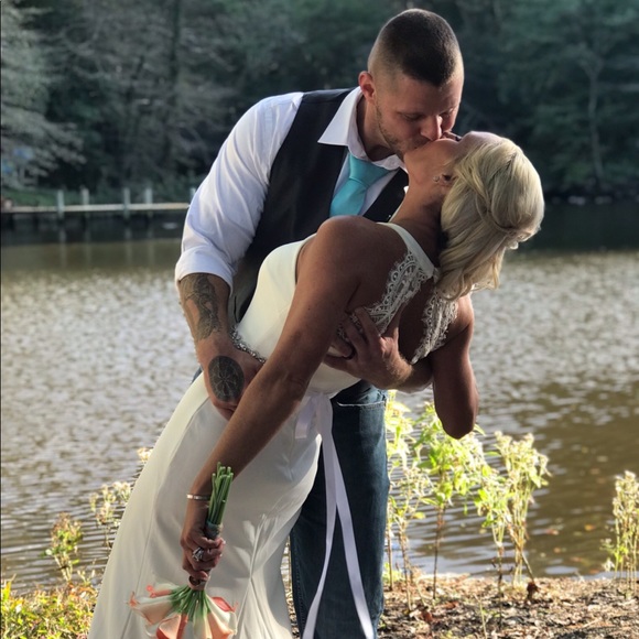 Meet your Posher, Jennifer - Picture 1 of 4